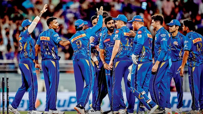 आयपीएल 2025 मध्ये, मुंबई इंडियन्स क्वालिफायर 2 मध्ये पोहोचला. पंजाब किंग्जकडून पराभव पत्करल्यानंतर त्यांचा प्रवास तिथेच संपला. मुंबईला त्यांच्या पहिल्या पाच सामन्यांमध्ये चार पराभवांना सामोरे जावे लागले. त्यानंतर, संघाने पुढील सात सामने सलग जिंकले. आयपीएल 2025 मध्ये, मुंबई इंडियन्स क्वालिफायर 2 मध्ये पोहोचला. पंजाब किंग्जकडून पराभव पत्करल्यानंतर त्यांचा प्रवास तिथेच संपला. मुंबईला त्यांच्या पहिल्या पाच सामन्यांमध्ये चार पराभवांना सामोरे जावे लागले. त्यानंतर, संघाने पुढील सात सामने सलग जिंकले.