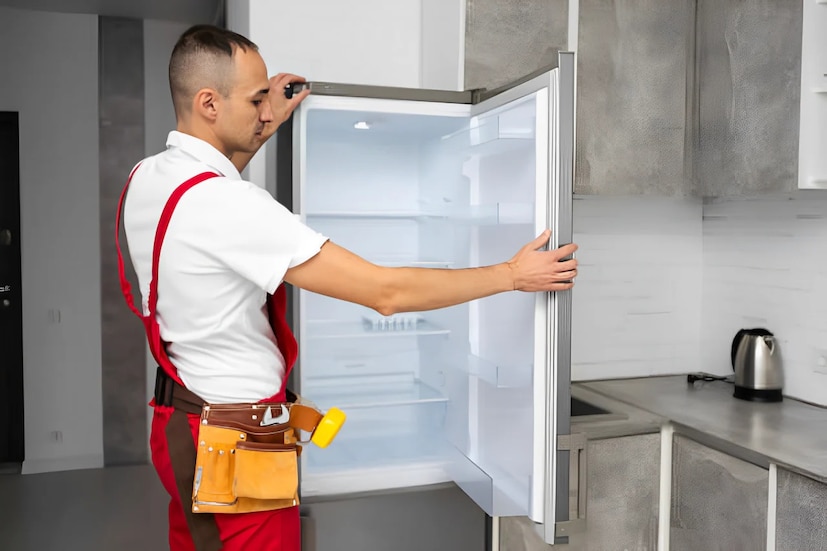 ड्रेन होल स्वच्छ करा: ड्रेन होलमध्ये अडकलेला कोणताही कचरा काढण्यासाठी पातळ वायर किंवा लहान ब्रश वापरा. ​​तसेच, छिद्र स्वच्छ करण्यासाठी आणि सुरळीत प्रवाह पूर्ववत करण्यासाठी गरम पाणी खाली वाहा.