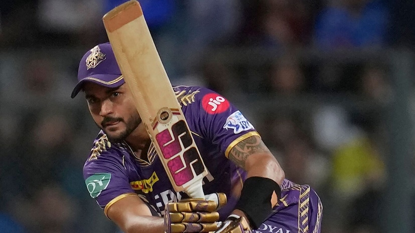 मनीष पांडे: 2008 पासून इंडियन प्रीमियर लीगचा अविभाज्य भाग असलेल्या काही मोजक्या खेळाडूंपैकी मनीष पांडे हा एक आहे. केकेआरने त्याला मेगा लिलावात 75 लाख रुपयांना करारबद्ध केले. संपूर्ण हंगामात त्याने तीन सामने खेळले आणि फक्त 92 धावा केल्या.