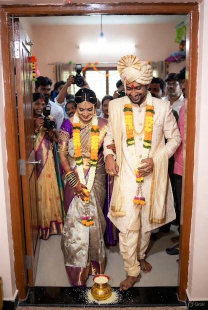 तांदळामध्ये नकारात्मक ऊर्जा कमी करून सकारात्मक ऊर्जा वाढवण्याची क्षमता असल्याचं मानलं जातं. तांदळाचा एक दाणा म्हणजे सुरुवात आणि अनेक दाणे म्हणजे वाढ आणि भरभराट म्हणून कपाळाला तांदूळ लावताना ते जास्त चिकटले की महिला धन्यता मानतात.