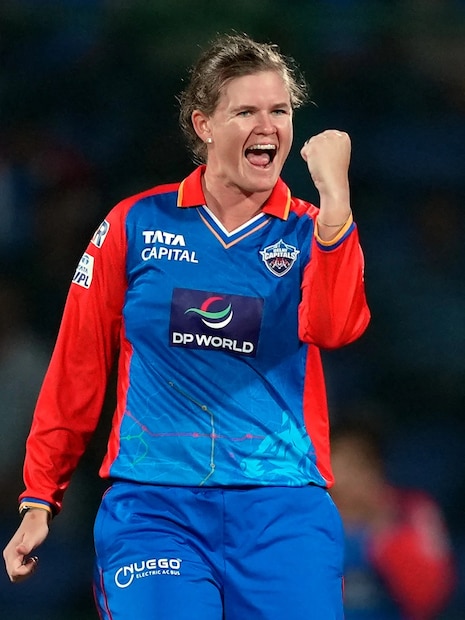 जोनासन गेल्या काही काळापासून खांद्याच्या दुखापतीतून बरे होत आहे आणि सध्या ती पूर्णपणे तंदुरुस्त दिसत नाही. म्हणूनच तिने तिचे नाव मागे घेतले. ईएसपीएन क्रिकइन्फोमधील एका वृत्तानुसार, डब्ल्यूपीएल आयोजकांनुसार याबद्दलची माहिती बुधवार, 26 नोव्हेंबर रोजी सर्व फ्रँचायझींना दिली गेली होती.