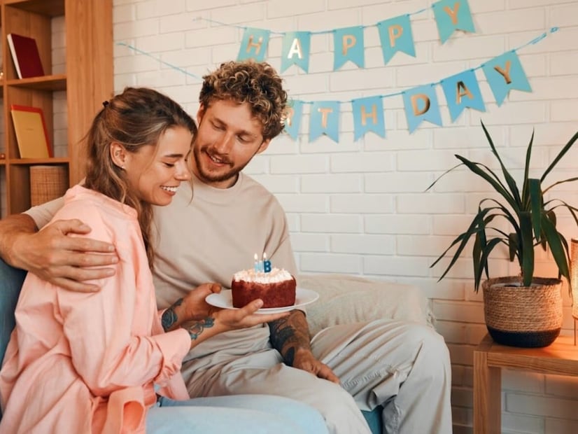 ज्या महिन्यात त्यांचा जन्म झाला तो महिना त्यांच्या स्वभाव आणि कमतरता देखील स्पष्ट करू शकतो. शिवाय, महिना त्यांच्या आवडी-निवडी देखील स्पष्ट करू शकतो. आज, आपण डिसेंबरमध्ये जन्मलेल्या लोकांबद्दल चर्चा करू. 