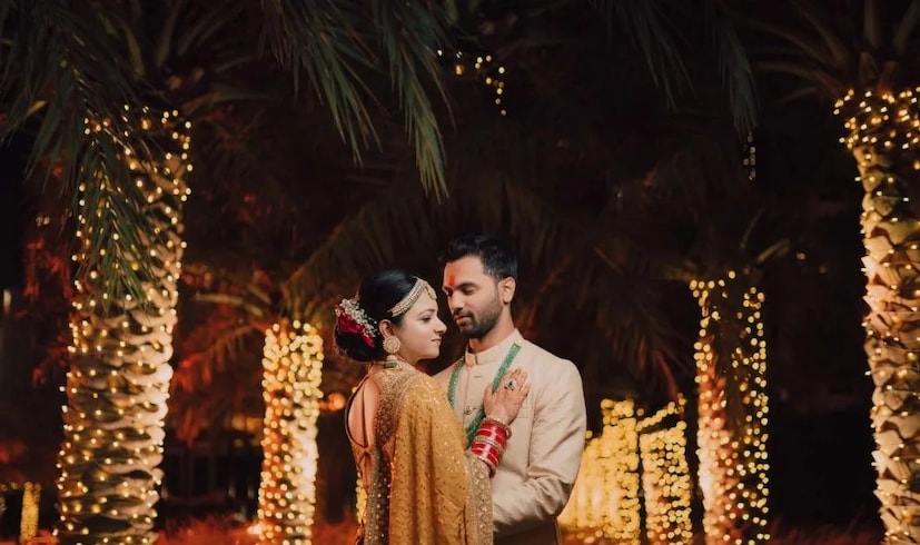 भारतीय ज्योतिषशास्त्रानुसार, रात्रीच्या वेळेतील 'गोधूलि वेळेला' आणि रात्रीच्या विशिष्ट 'नक्षत्रांना' विवाह संस्कारासाठी अत्यंत शुभ मानले जाते. या शुभ मुहूर्तांवर केलेले विवाह संबंध दीर्घकाळ टिकतात, असा विश्वास आहे.