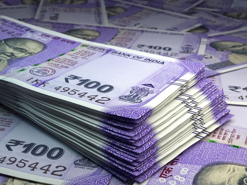 'ओवरड्राफ्ट' वापरताना काय काळजी घ्यावी?आणीबाणीच्या परिस्थितीत त्वरित पैशांसाठी लोक ओवरड्राफ्टचा वापर करतात. पण, ही सुविधा वापरताना खालील गोष्टी लक्षात ठेवणे महत्त्वाचे आहे: वारंवार वापर: वारंवार ओवरड्राफ्ट वापरल्यास तुमचे खाते 'नकारात्मक' (Negative) होऊ शकते.