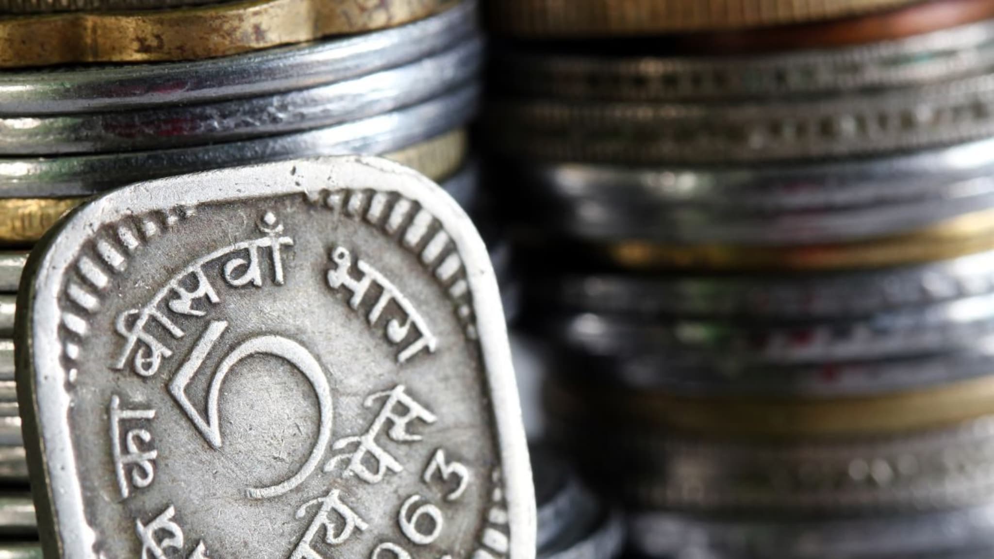 नाणं जितकं छोटं, अर्थव्यवस्थेचा संकेत तितकाच मोठा; तुमच्या खिशातील नाणं सांगतं देशाच्या इकोनॉमीची परिस्थिती