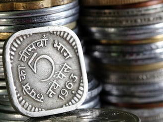 नाणं जितकं लहान तितकं...तुमच्या खिशातील नाणं सांगतं देशाच्या इकोनॉमीची परिस्थिती