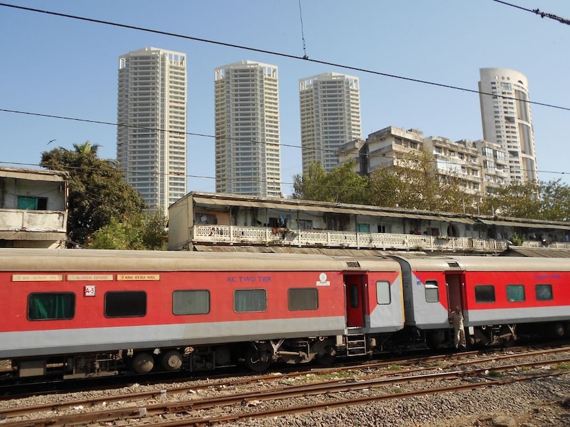 रेल्वे अधिकाऱ्यांच्या मते, हा निर्णय घेतल्याने प्रवाशांना अनिश्चिततेतून सुटकारा मिळेल आणि ट्रेनमधील गर्दीही कमी होईल. याआधी वेटिंग लिस्टची संख्या मोठी असल्याने अनेक प्रवासी रिझर्व कोचमध्ये चढत, ज्यामुळे कन्फर्म प्रवाशांना त्रास होत असे.