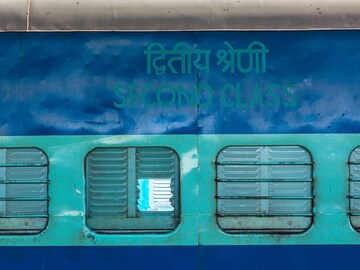 रेल्वेचा मोठा निर्णय, AC आणि स्लीपर कोचमध्ये यापेक्षा जास्त तिकिट मिळणार नाही