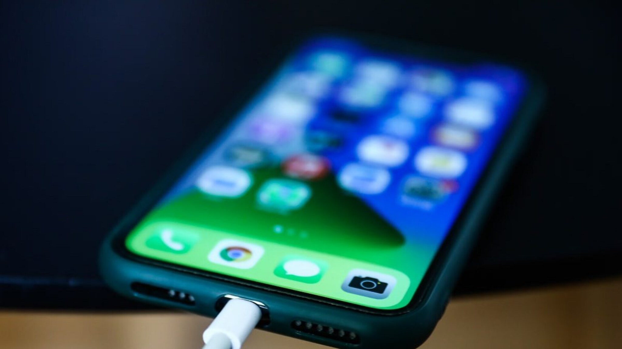 'या' फीचरने वाढेल आयफोनची बॅटरी लाइफ! वारंवार चार्ज करण्याचं टेन्शनच नाही 