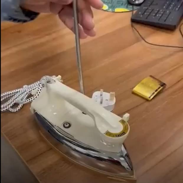 सीमाशुल्क कायदा, १९६२ च्या कलम ११० अंतर्गत ११ सोन्याच्या बार जप्त करण्यात आले. कायद्याच्या कलम १०४ अंतर्गत प्रवाशाला आणि त्याच्या साथीदाराला अटक केली असून त्यांची चौकशी सुरू आहे. 