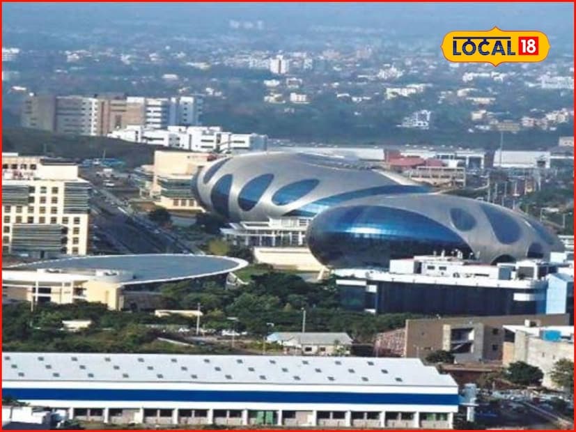 दरम्यान, पुण्यामधील हिंजवडी येथील आयटी पार्क महाराष्ट्रातील सर्वात मोठा आणि भारतातील दुसऱ्या क्रमांकाचा आयटी पार्क आहे. त्यानतंर सोलापूरच्या आयटी पार्कची उभारणी करण्यात येणार असून याचा फायदा राज्य आणि देशाच्या अर्थव्यवस्थेला देखील होणार आहे. 