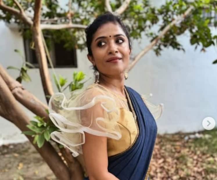 दारूगोळ्याच्या गोदामाला आग लागल्यानंतर एक ग्रेनेड थेट १३ वर्षीय मालविका यांच्या गॅरेजमध्ये येऊन पडला. दुर्दैवाने, मालविका यांनीच तो ग्रेनेड हातात घेतला आणि स्फोट झाला. या स्फोटात त्यांचे दोन्ही हात पूर्णपणे निकामी झाले, पायाला गंभीर दुखापत झाली आणि नसांमध्ये पक्षाघात झाला.