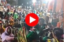 Jalna : रोहिणी खडसेंच्या कार्यक्रमात महिला कार्यकर्त्यांमध्ये तुंबळ हाणामारी, बुक्क्यांनी एकमेकांना चोपलं, VIDEO