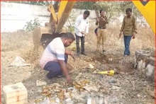 Jalna News : बाटली आडवी, दारूवर फिरवला जेसीबी, जालना पोलिसांची मोठी कारवाई