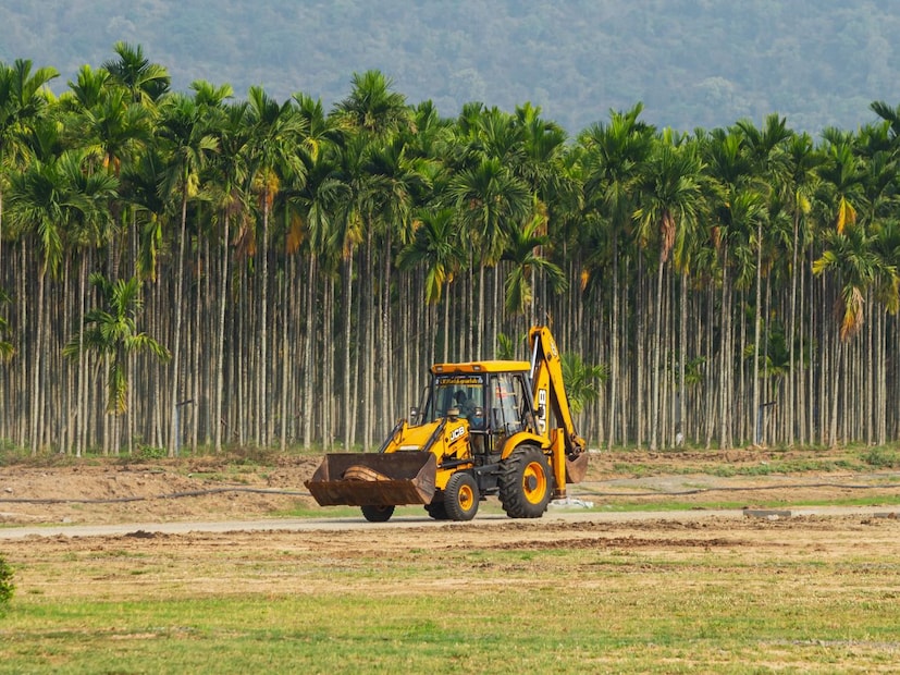 JCB किंवा बुलडोजर चालवण्यासाठी वेगळं लायसन्स लागतं का?होय. अशा भारी वाहनांसाठी Commercial / Heavy Vehicle License आवश्यक असतं. यात सहसा 