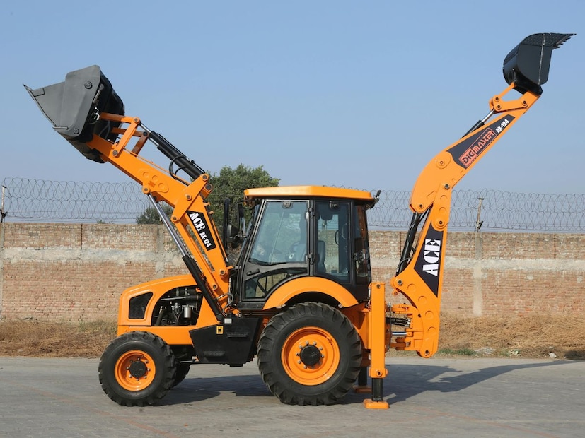 JCB किंवा बुलडोजर कोण विकत घेऊ शकतं?प्रत्यक्षात भारतात कोणत्याही व्यक्ती किंवा कंपनीला हे यंत्र विकत घेण्याची मुभा आहे. हे घेण्यासाठी कोणताही विशेष परवाना, डिग्री किंवा कंत्राटदाराचा परवाना लागतो असं नाही.