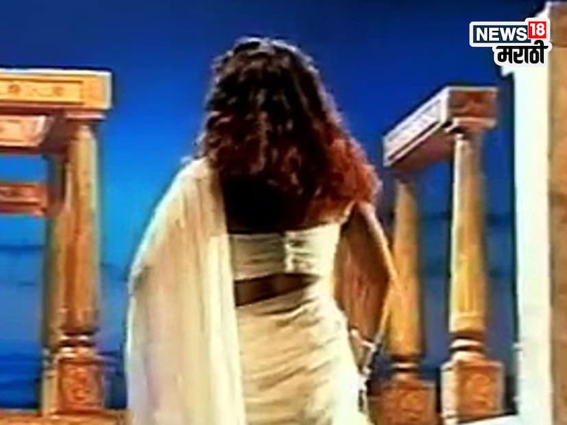 आपण बोलत आहोत ती अभिनेत्री म्हणजे जुही चावला. बॉलिवूडची हास्यसुंदरी जूही चावला कायमच आपल्या सुंदर हास्याने चाहत्यांच्या मनावर राज्य केले आहे.तिच्या अदाकारीने ती चाहत्यांना घायाळ करते. तिने आयुष्यात अनेक चढ-उतारांचा सामना करावा लागला होता. तिचे सिनेसृष्टीतील यशाची काहानी खूपच मनाला भावणारी आहे. 