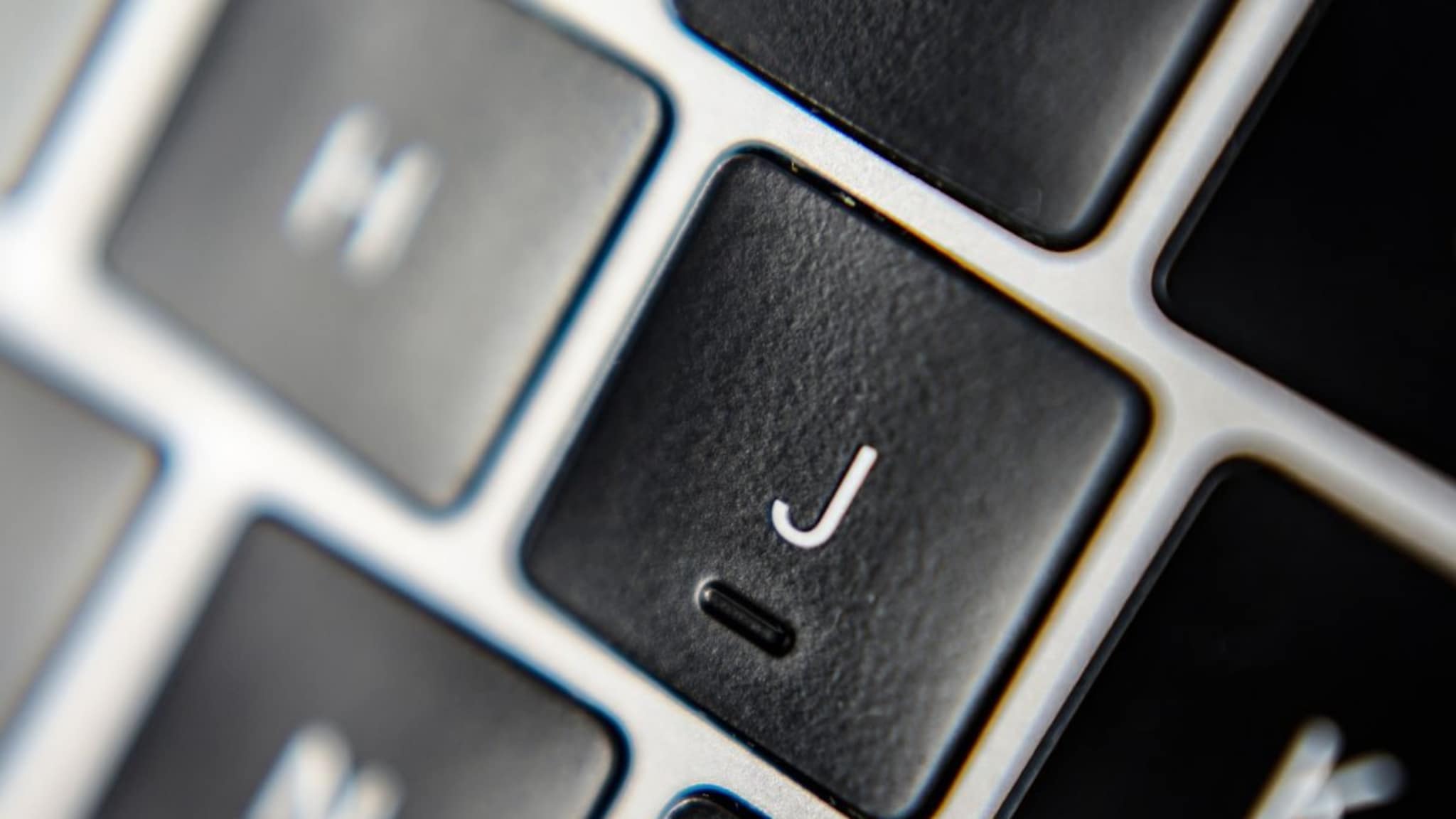 Do You Know : कीबोर्डवरील F आणि J बटणांवर अशी खून का असते? हे फक्त डिझाइन नाही, त्यामागे लपलंय खास कारण