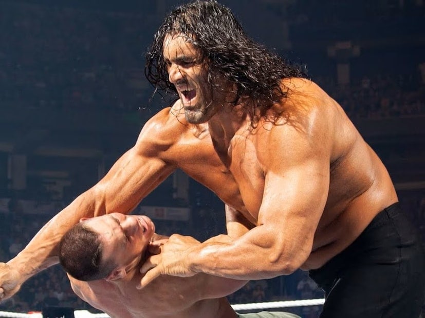 7 फुटाची उंची, 157 किलो वजनामुळे खली थेट WWE मध्ये पोहोचला आणि प्रकाशझोतात आला. लहान वयातच त्याने कुटुंबाला मदत करण्यासाठी काम करायला सुरूवात केली. नंतर त्याला पंजाब पोलिसात काम करण्याची संधी मिळाली आणि तिथून तो व्यायाम करू लागला.