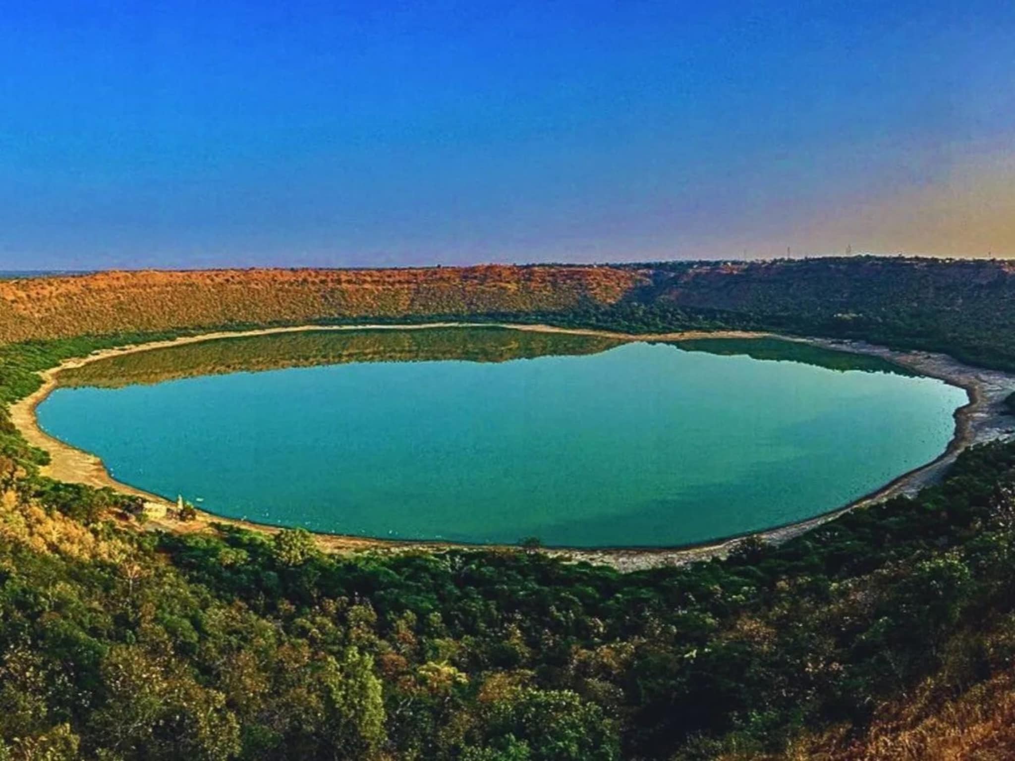 लोणार सरोवरमध्ये धडकी भरवणारं दृश्य, जे लाखो वर्षात घडलं नाही, ते पहिल्यांदा घडलं