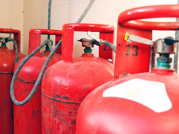 LPG Price Hike: बजेटपूर्वीच महागाईचा मोठा झटका! आजपासून गॅस सिलिंडर महागला; चेक