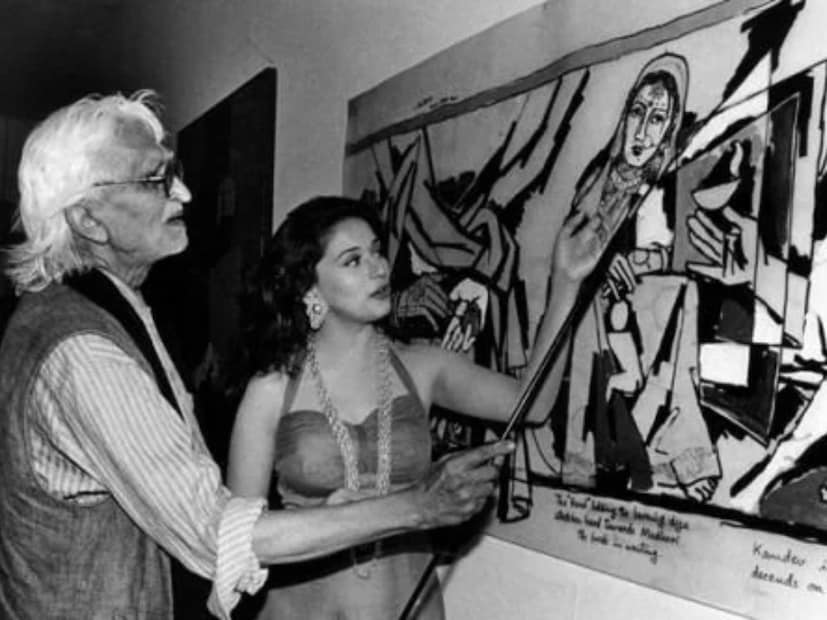  माधुरी दीक्षितचा हा चाहता कोणी सर्वसामान्य व्यक्ती नसून देशातील एक लोकप्रिय सेलिब्रिटी होता. या व्यक्तीचं नाव 'एम.एफ. हुसैन' असं आहे. ज्यांना प्रेमाने 'हुसैन साहब' म्हटलं जायचं.