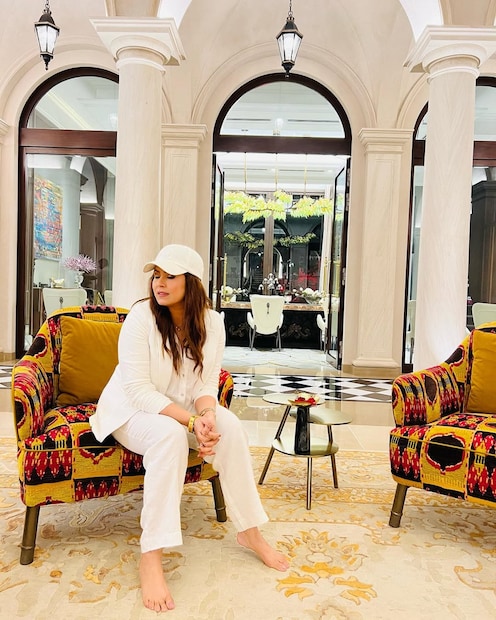 कॅन्सरबद्दल जागरूकता वाढली आहे आणि इतर लोक जे याच्याशी लढत आहेत, त्यांच्या कथांमधून मला खूप प्रेरणा मिळते, असेही तिने सांगितले. नियमित तपासणीमुळे आपला जीव वाचला, हे महिमा चौधरीने स्पष्ट केले आहे.