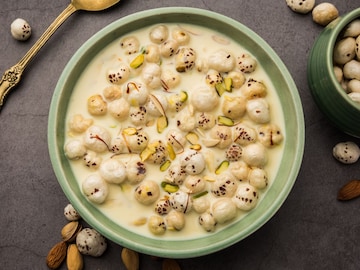 कशी बनवली जाते मखान्याची खीर? बिहारमधील विजयानंतर PM मोदींनीही केला उल्लेख कशी बनवली जाते मखान्याची खीर? बिहारमधील विजयानंतर PM मोदींनीही केला उल्लेख