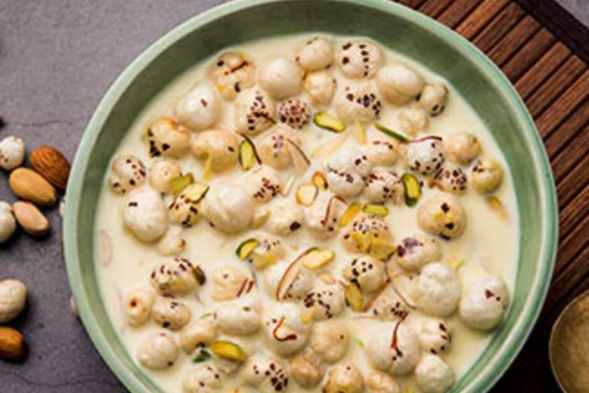 बोटं चाटायला लावेल मखाना खीर, ही घ्या रेसिपी, घरच्या घरी बनवा गोड पदार्थ