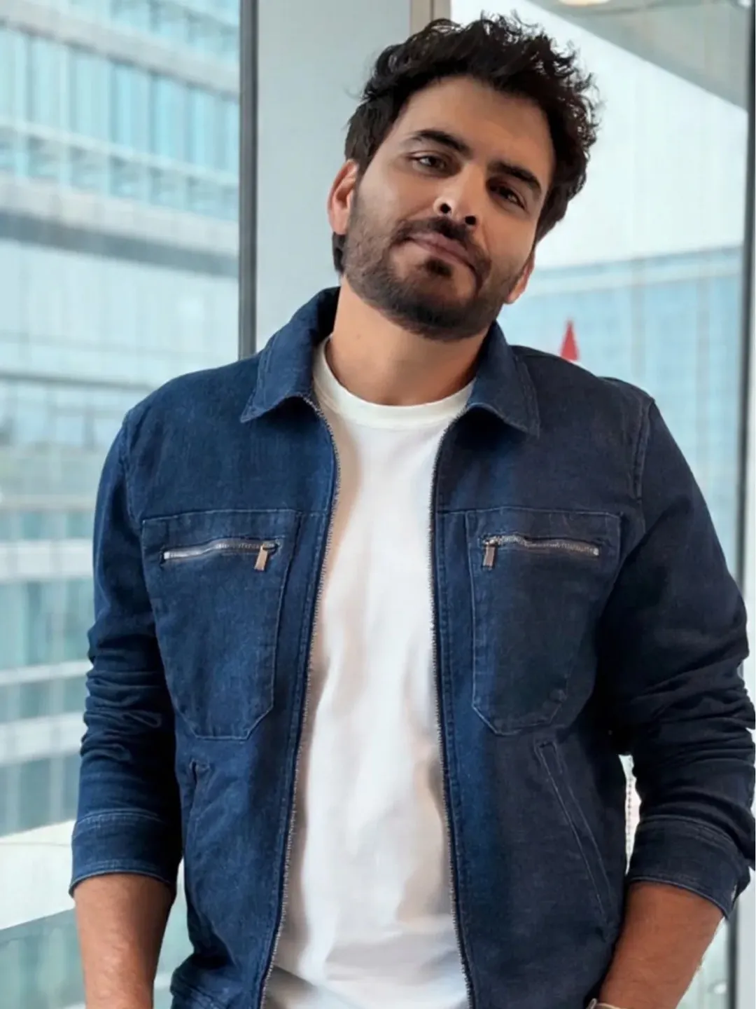  "संघर्षानेच मला आकार दिला पण संघर्षच तुम्हाला घडवतो असं नाही. सत्यजित रे एका श्रीमंत कुटुंबातून आले होते मग त्यांनी पाथेर पांचाली कशी बनवली. माणूस नेहमीच त्याचं गोष्टी करतो ज्या त्याला आकर्षित करतात."