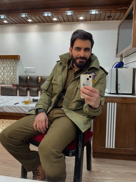  "आम्ही इथे अपयशी आहोत या भावनेने आलो होतो. त्यामुळे रात्री चांगलं जेवण मिळालं तरी मला समाधानी वाटायचं."