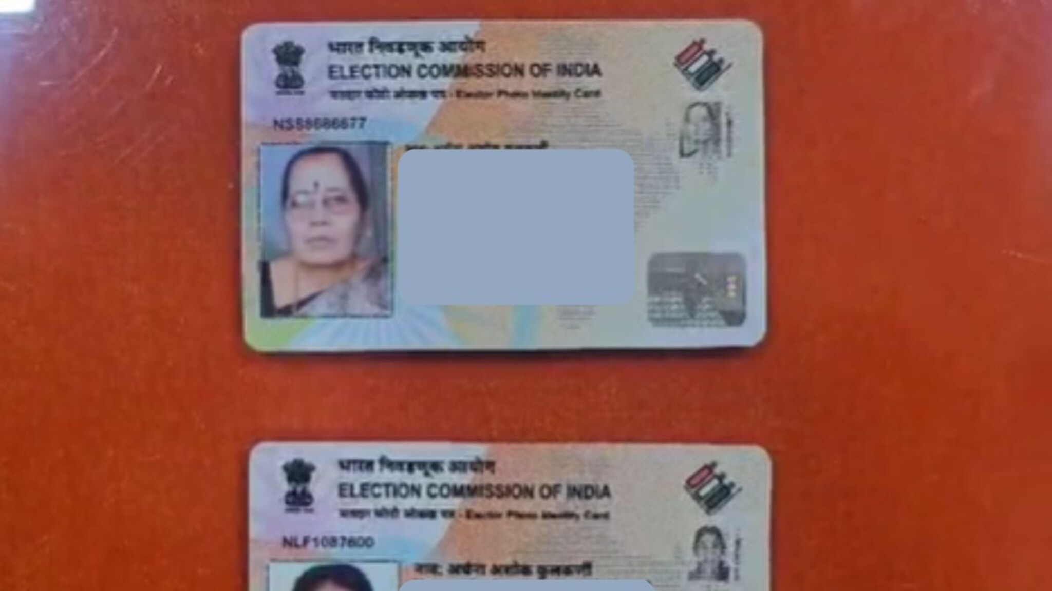 Dombivli: निवृत्त पोलिसाच्या घरी आले बायकोच्या नावाने 2 मतदार कार्ड, डोंबिवलीतला अजब प्रकार