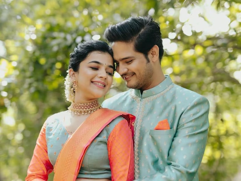 अभिनेत्री कृतिका देवनं काही वर्षांआधी अभिनेता अभिषेक देशमुखबरोबर लग्न केलं. दोघेही अभिनय क्षेत्रात कार्यरत आहेत. 