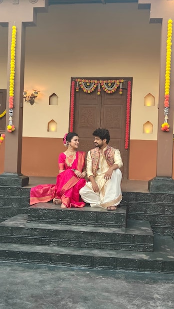 अभिनेत्री कृतिका देव आणि अभिनेता चेतन वडनेरे या मालिकेत प्रमुख भूमिकेत आहेत. दोघांसाठी मालिकेतील हे लग्न फार महत्त्वाचं ठरलं आहे. त्याचही कारणही तितकंच खास ठरलं आहे. 