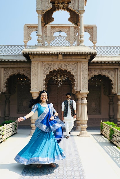 सखी -कान्हा म्हणजेच अभिनेता चेतन वडनेरे आणि अभिनेत्री कृतिका देवचं खऱ्या आयुष्यात प्री वेडिंग फोटो शूट झालं नाहीय त्यामुळे दोघांसाठी हा नवा अनुभव होता. तीन वेगवेगळे लूक त्यांनी केले आहेत. 