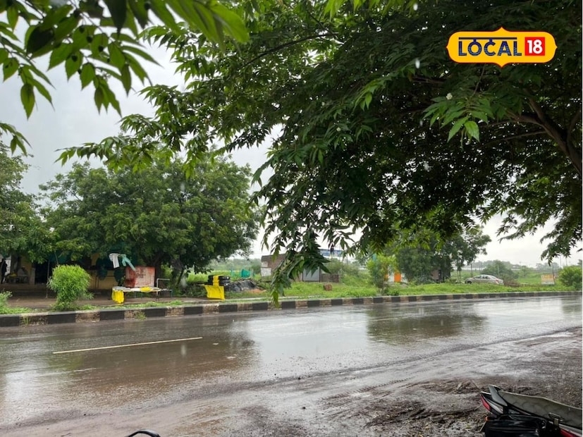 गेला आठवडाभर राज्यासह संपूर्ण मराठवाड्यात पाऊस पहायला मिळाला. आता मात्र नागरिकांना काहीसा दिलासा मिळाला आहे. दोन दिवसापासून मराठवाड्यात पावसाची उघडीप पाहायला मिळत आहे. दमट हवामानामुळे दुपारचा वेळी नागरिक घामाघूम होत असल्याचे चित्र आहे. त्यामुळे नोव्हेंबरमध्ये ‘ऑक्टोबर हीट’चे चटके सहन करावे लागत आहेत. 