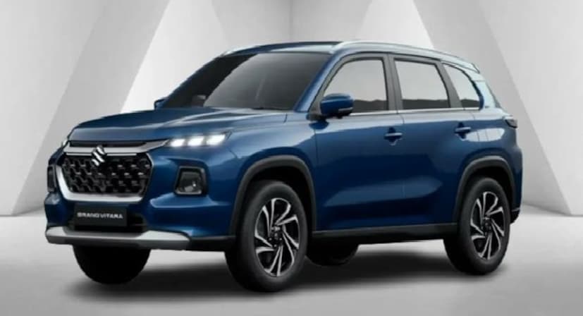 तुम्ही जर मारुतीची ही गाडी बुक केली असेल तर तुमच्यासाठी ही बातमी महत्त्वाची आहे. मारुती सध्या आपले अपग्रॅड मॉडेल लाँच करत आहे. त्याच दरम्यान लोकप्रिय ग्रँड विराटा SUV मॉडेलमध्ये काहीतरी गडबड जाणवली असल्याने तातडीनं कंपनीने सगळ्या गाड्या पुन्हा मार्केटमधून कंपनीत बोलवल्या आहेत. ग्रँड विटारा या फ्लॅगशिप कॉम्पॅक्ट एसयूव्हीच्या ३९,००० हून अधिक युनिट्सला तातडीने पुन्हा मागवले आहेत. कंपनीने या युनिट्समध्ये तांत्रिक त्रूटी असल्याचं मान्य केलं असून, ही समस्या दुरुस्त करून ती ग्राहकांना विनामूल्य परत केली जाईल.