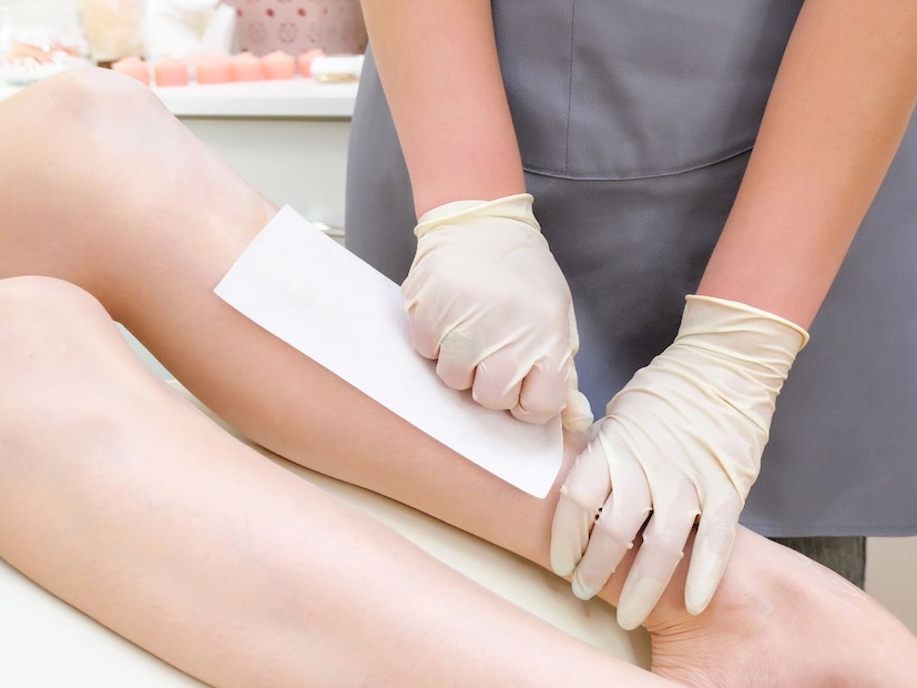 7. वैक्सिंगनंतर लगेच वर्कआउट किंवा हॉट शॉवर घेऊ नका. यापासून किमान 24 तास दूर रहा. घामामुळे इरिटेशन, रॅशेस किंवा पिंपल-लाइक बम्प्स येऊ शकतात.