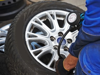 टायरमध्ये हवा कमी किंवा जास्त असेल तर काय होईल, बरोबर Presure असणं का गरजेचं?