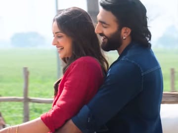 2 तास 30 मिनिटांची ही फिल्म, हीरोने दुसऱ्याच दिवशी मोडला हा रेकॉर्ड 2 तास 30 मिनिटांची ही फिल्म, हीरोने दुसऱ्याच दिवशी मोडला हा रेकॉर्ड