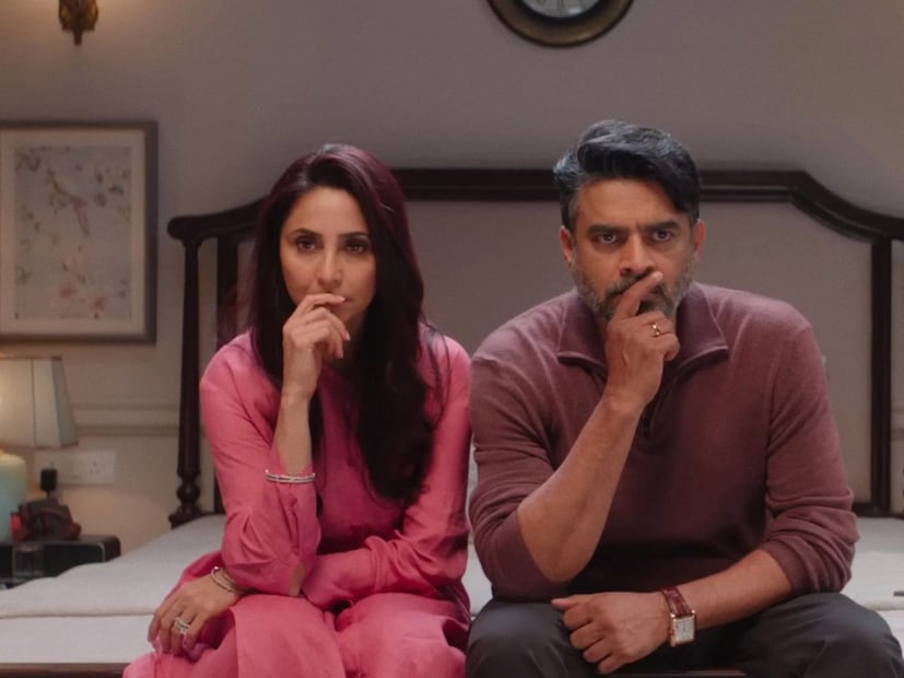  'दे दे प्यार दे 2' या चित्रपटाची निर्मिती 80 कोटी रुपयांच्या बजेटमध्ये करण्यात आली आहे. या चित्रपटाने पहिल्या दिवशी 8.50 कोटींची कमाई केली. एवढेच नाही, या चित्रपटाने पहिल्या दिवशीच यंदा रिलीज झालेल्या 15 चित्रपटांच्या कमाईचे रेकॉर्ड मोडले. यामध्ये ‘द ताज स्टोरी’, ‘बाहुबली: द एपिक (हिंदी)’, ‘होमबाउंड’, ‘वन बॅटल आफ्टर अनदर’, ‘मिराई’, ‘द बंगाल फाइल्स’, ‘परम सुंदरी’, ‘कुली ’, ‘सन ऑफ सरदार 2’, ‘धडक 2’, ‘निकिता रॉय’, ‘मालिक’, ‘आंखों की गुस्ताखियां’, ‘सुपरमॅन’ आणि ‘मेट्रो इन डिनो’ यांसारख्या चित्रपटांचा समावेश आहे.