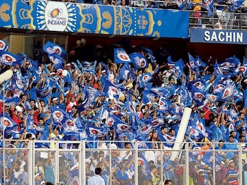 मुंबई इंडियन्सने धक्का दिला, 13 खेळाडूंना बाहेरचा रस्ता, फक्त 5 खेळाडू रिटेन! मुंबई इंडियन्सने धक्का दिला, 13 खेळाडूंना बाहेरचा रस्ता, फक्त 5 खेळाडू रिटेन!