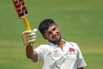 सरफराजच्या भावाने आधी शतक ठोकलं, मग LIVE मॅचमध्ये ढसाढसा रडला,मैदानात नेमकं काय