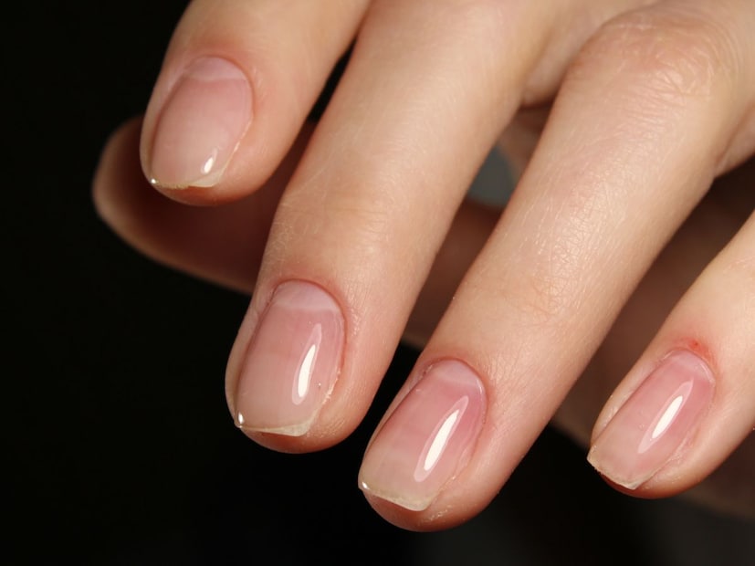 थोडक्यात सांगायचं झालं तर, नखं केवळ सौंदर्याचं प्रतीक नाहीत, तर ती व्यक्तिमत्त्व, आरोग्य आणि मानसिक स्थिती यांचं आरशासारखं प्रतिबिंब दाखवतात. म्हणूनच, आपल्या नखांची स्वच्छता आणि काळजी घेणं हे केवळ सौंदर्यापुरतं नव्हे, तर जीवनात संतुलन राखण्यासाठीही आवश्यक आहे.