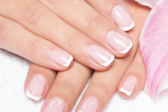 गुलाबी नख म्हणजे सौंदर्य नाही तर... सामुद्रिक शास्त्रात सांगितलं रंगामागचं रहस्य