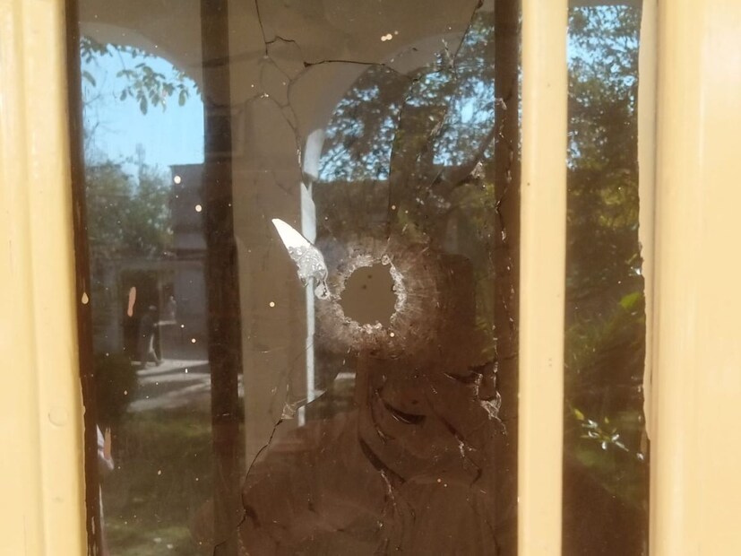 ही घटना सोमवार, 10 नोव्हेंबर रोजी सकाळी खैबर पख्तूनख्वा प्रांतातील लोअर दिर भागात घडली. या घटनेत क्रिकेटरच्या घरी अंदाधुंद गोळीबार झाला.