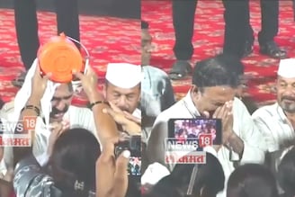 फलटणच्या सभेनंतर दुग्धाभिषेक अन् रणजितसिंह नाईक निंबाळकर ढसाढसा रडले, PHOTOS