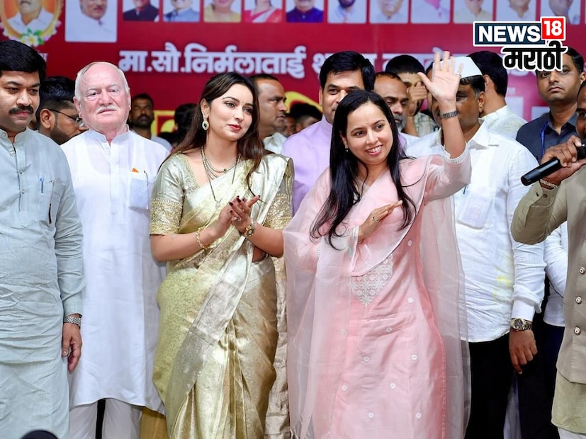  शुभम नवले यांच्या घराण्याला राजकीय पार्श्वभूमी असल्याने निर्मला यांनीही राजकीय क्षेत्रात पाऊल ठेवले. अवघ्या 27 व्या वर्षी त्यांची कारेगावच्या सरपंचपदी बिनविरोध निवड झाली.