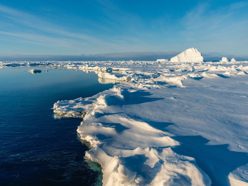 या ज्ञानाच्या प्रवासात, आपण जगाच्या सर्वात मोठ्या नैसर्गिक निर्मितींपैकी एक, म्हणजेच महासागराबद्दल (Oceans) एक खास आणि मनोरंजक माहिती जाणून घेणार आहोत.