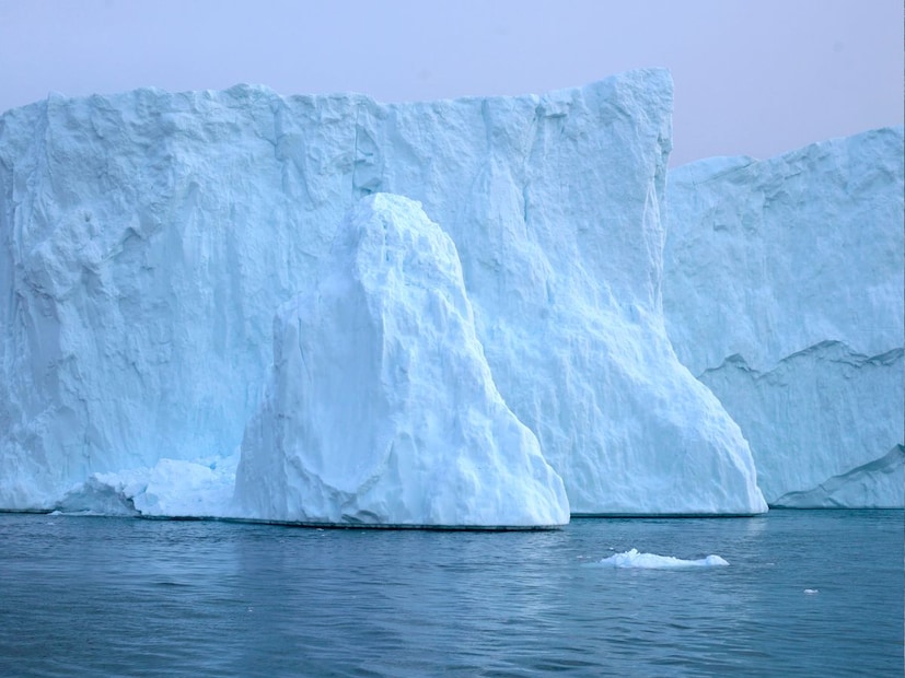 यापैकी काही महासागर प्रचंड मोठे आहेत, तर काही तुलनेने लहान आणि कमी खोल आहेत. जगातील सर्वात मोठा महासागर 'प्रशांत महासागर' आहे हे सर्वांना माहीत आहे. पण, या विशाल जलराशींमध्ये सर्वात लहान महासागर कोणता आहे, हे तुम्हाला माहीत आहे का?